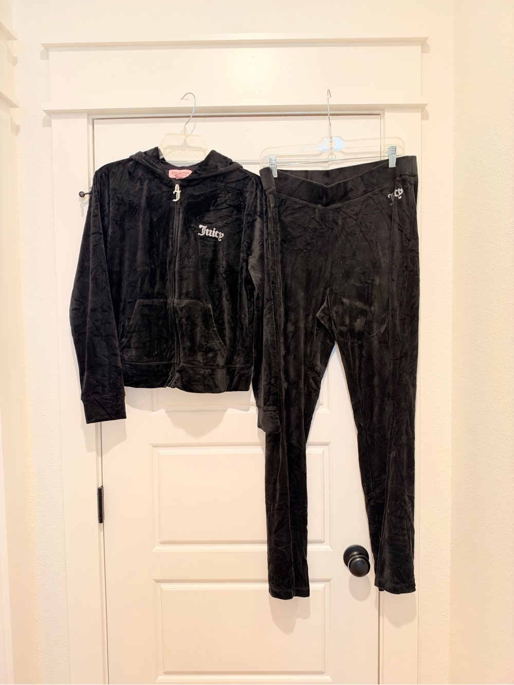 Juicy Couture women’s Y2K Velour tracksuit set - Black